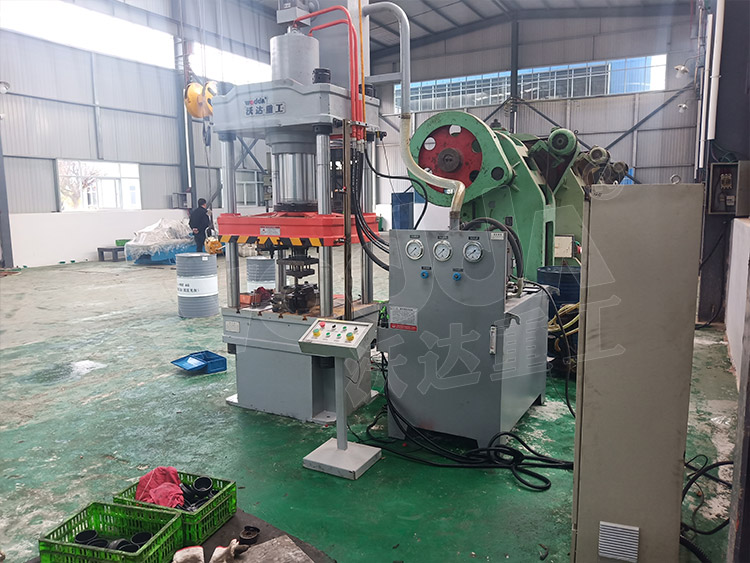 200噸(dūn)封頭拉(lā)伸液壓(yā)機（圖2）