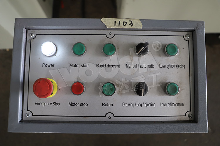 150噸(dūn)拉伸機（控(kòng)制台）