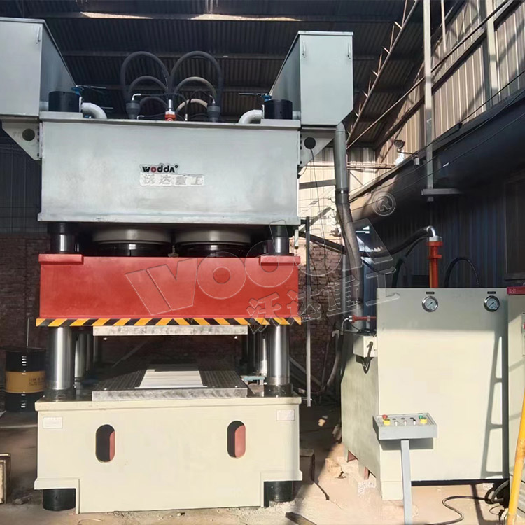 3000噸門面壓(ya)花機現場