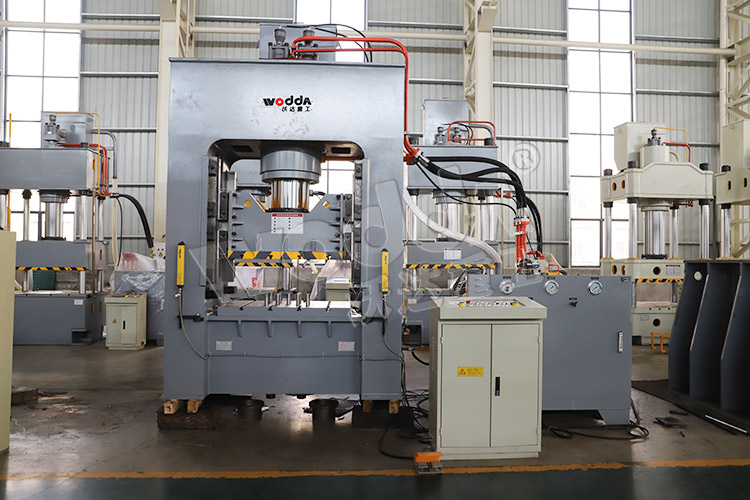 315噸框架(jià)式薄闆拉伸(shen)液壓機