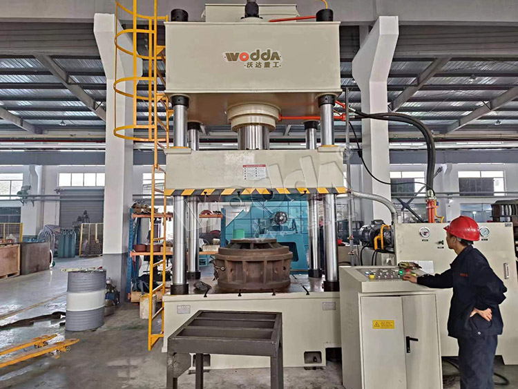 315噸汽車(chē)輪毂拉(la)伸成型(xíng)液壓機(ji)