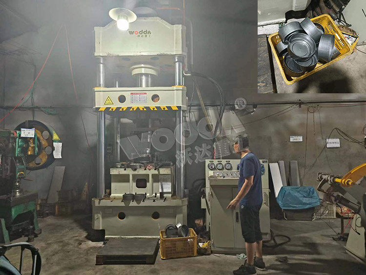 上置(zhì)液壓墊(niàn)315噸金屬(shu)薄闆拉(lā)伸液壓(yā)機