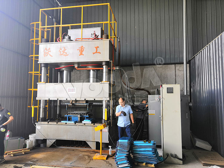 500噸不鏽(xiù)鋼托盤(pán)拉伸成(chéng)型液壓(ya)機