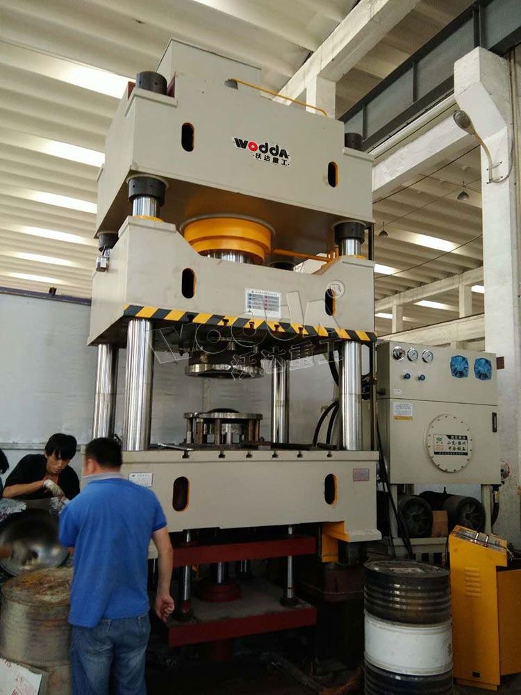 500T液壓墊(nian)封頭拉(la)伸液壓(ya)機