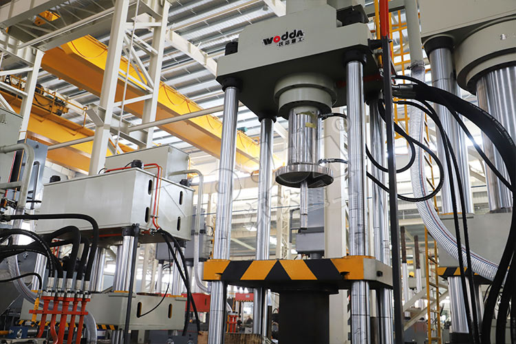 汽車(che)濾清器外殼拉伸(shēn)液壓機打料缸