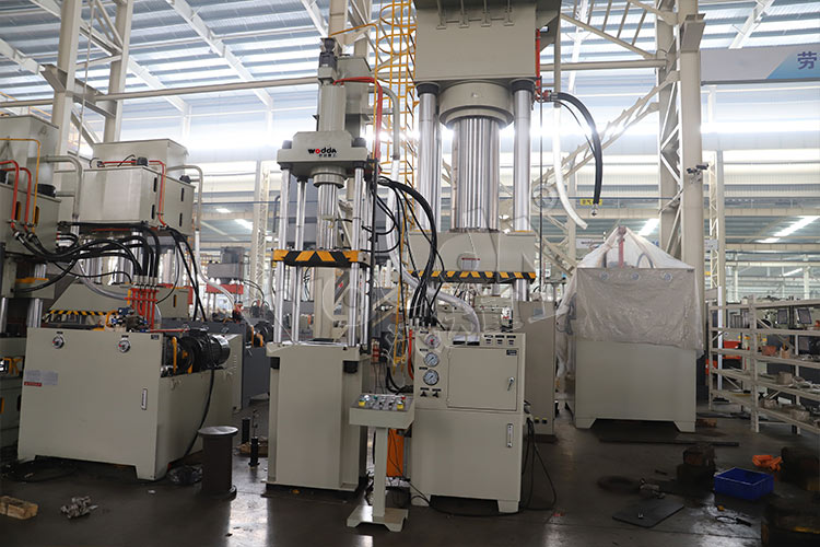 汽(qi)車濾清器外殼拉(lā)伸液壓機