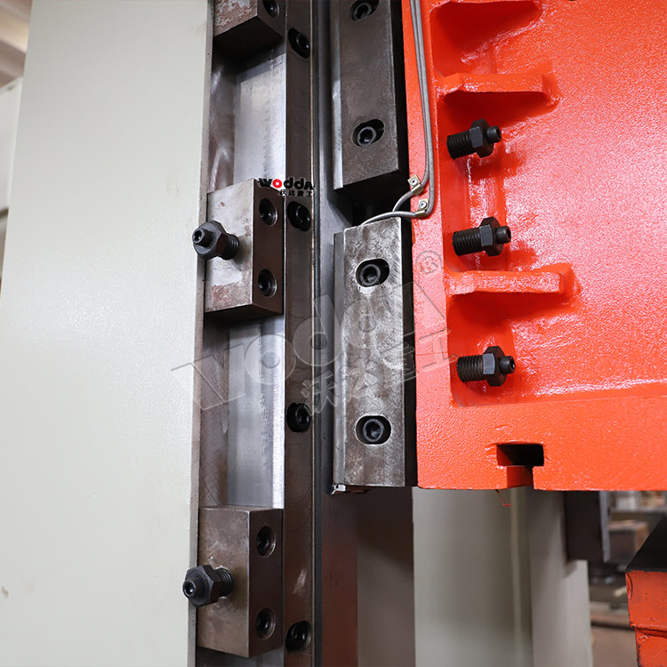 200噸框架式液壓機(jī)（導軌）