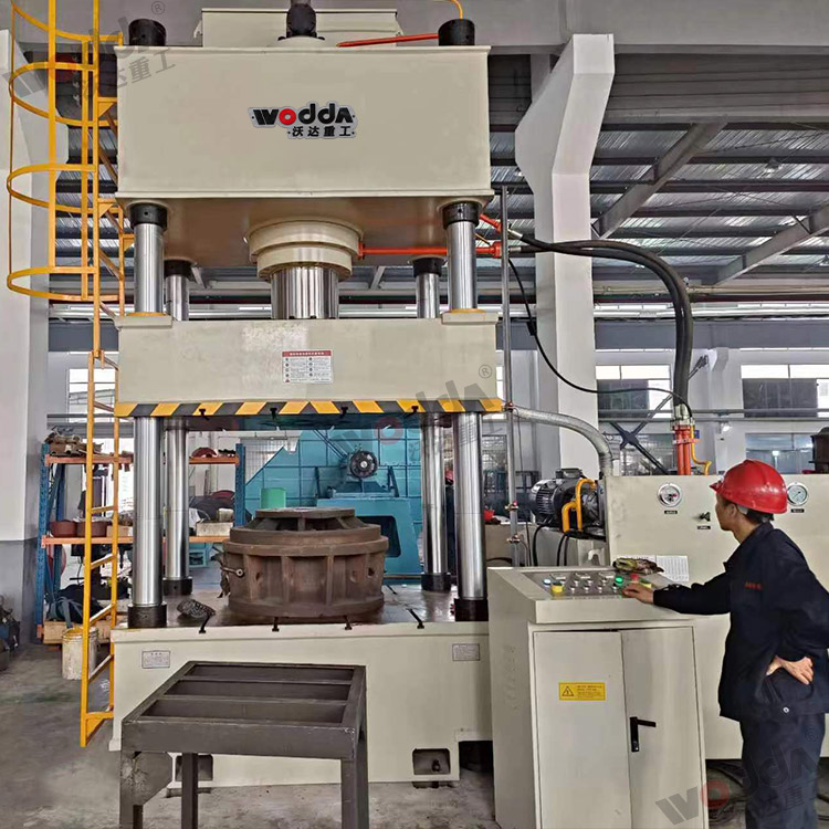 315噸汽車(che)配件拉伸(shen)液壓機