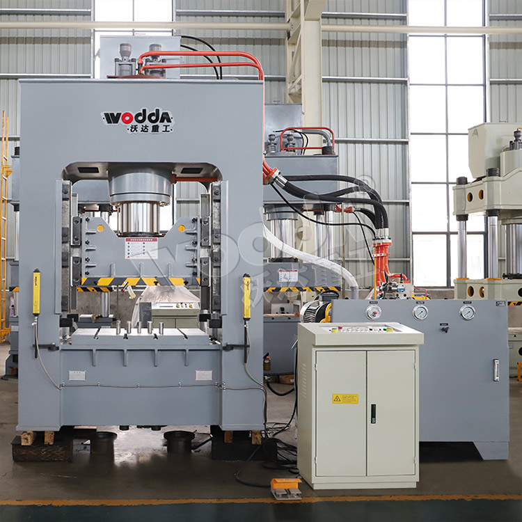 315噸框(kuang)架式液(ye)壓機