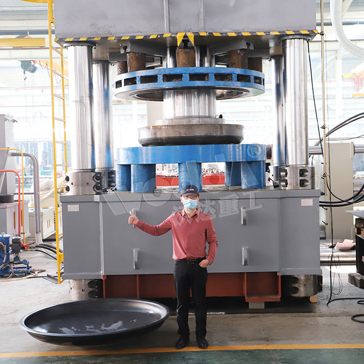 3000噸(dūn)封頭拉伸液(yè)壓機客戶試(shi)機