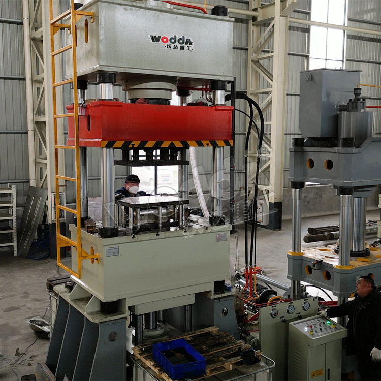 315噸不鏽(xiu)鋼蹲便器(qi)拉伸液壓(yā)機