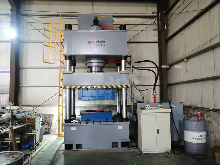 500噸不鏽(xiù)鋼水箱成(chéng)型液壓機(jī)