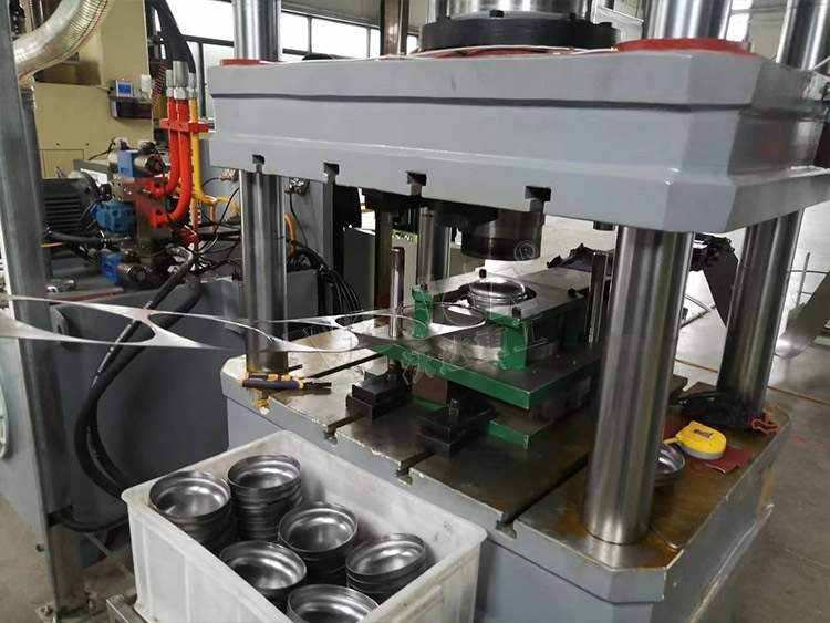 200噸拉伸(shēn)液壓機