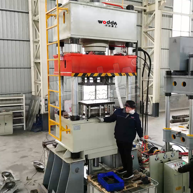 315噸(dūn)不鏽鋼蹲(dun)便器拉伸(shēn)液壓機