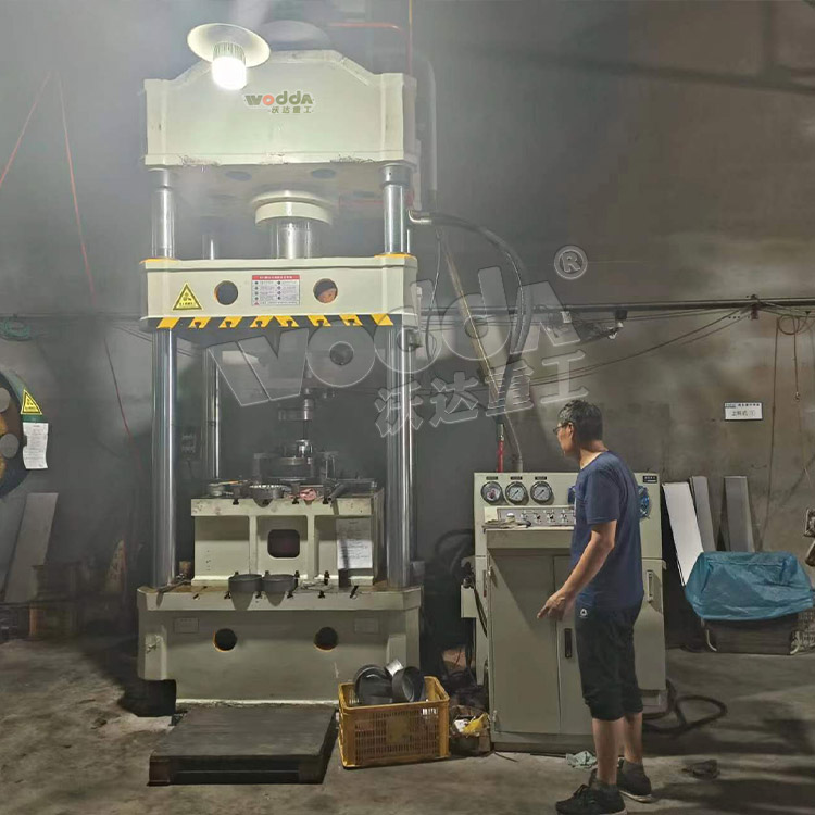 315噸上(shàng)置液壓墊(niàn)拉伸液壓(ya)機