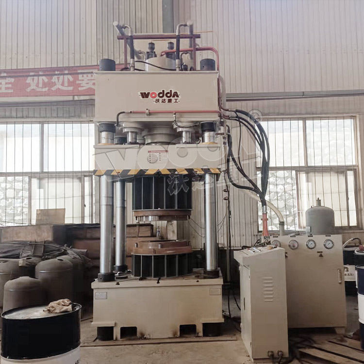 315噸封(feng)頭液壓機(jī)