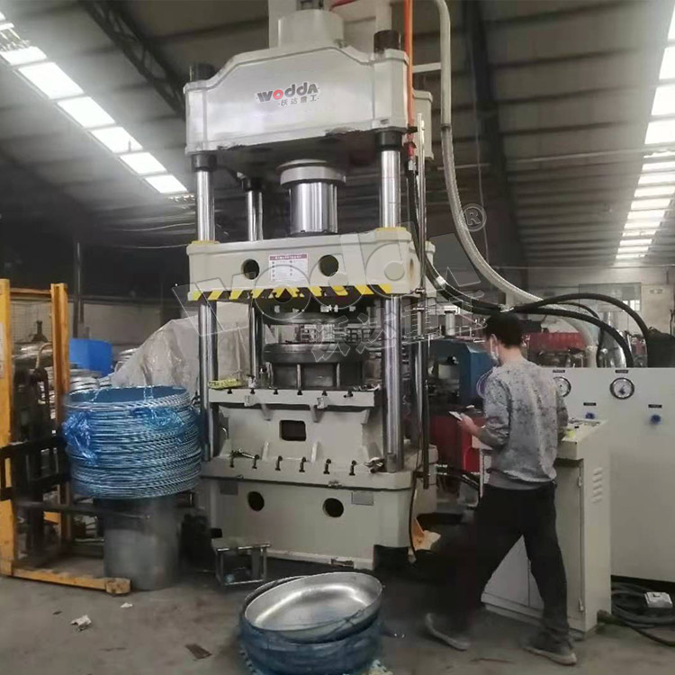 315噸汽車水(shuǐ)箱拉伸液(yè)壓機