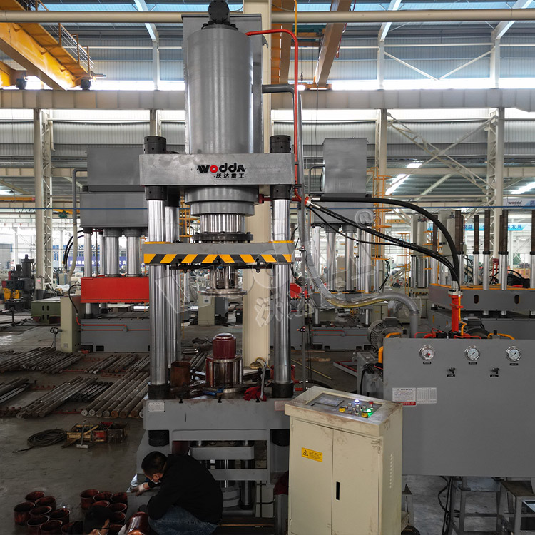 400噸金(jīn)屬内膽拉伸(shen)液壓機