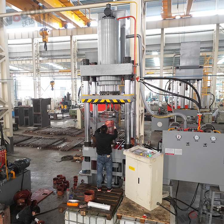 500噸冷(lěng)泵紫銅内膽(dan)深拉伸液壓(yā)機