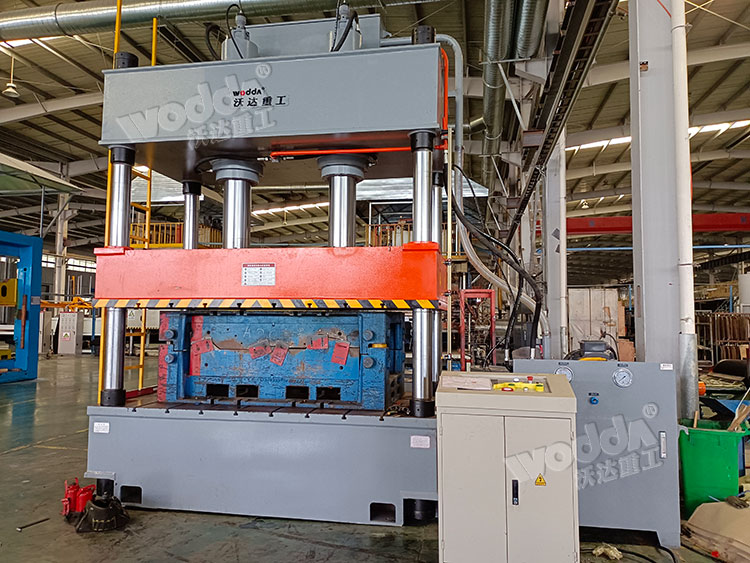 315噸汽車(chē)内飾熱(rè)壓成型(xíng)液壓機(ji)