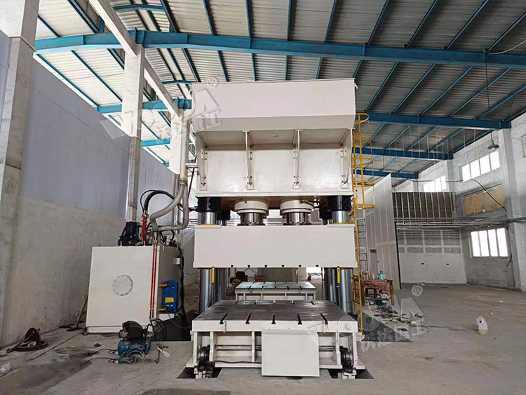 3000噸三梁(liáng)四柱液壓機(ji)