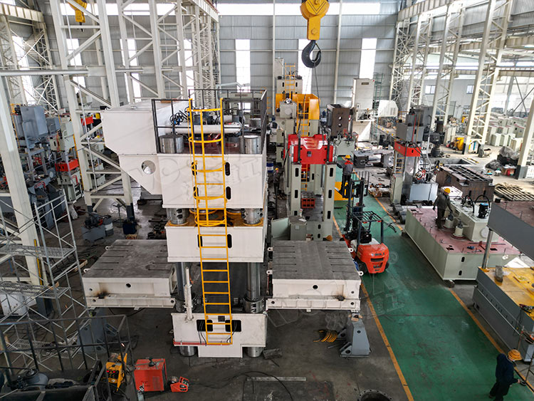 3000噸三(sān)梁四柱壓力(lì)機 (2)