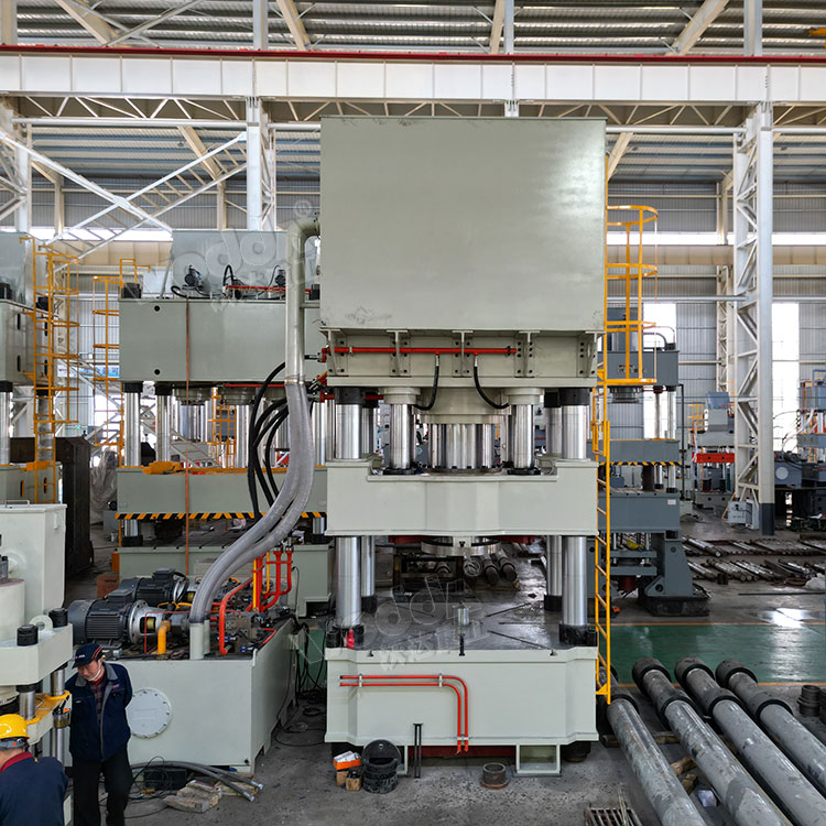 封(fēng)頭液壓(ya)機背面(miàn)