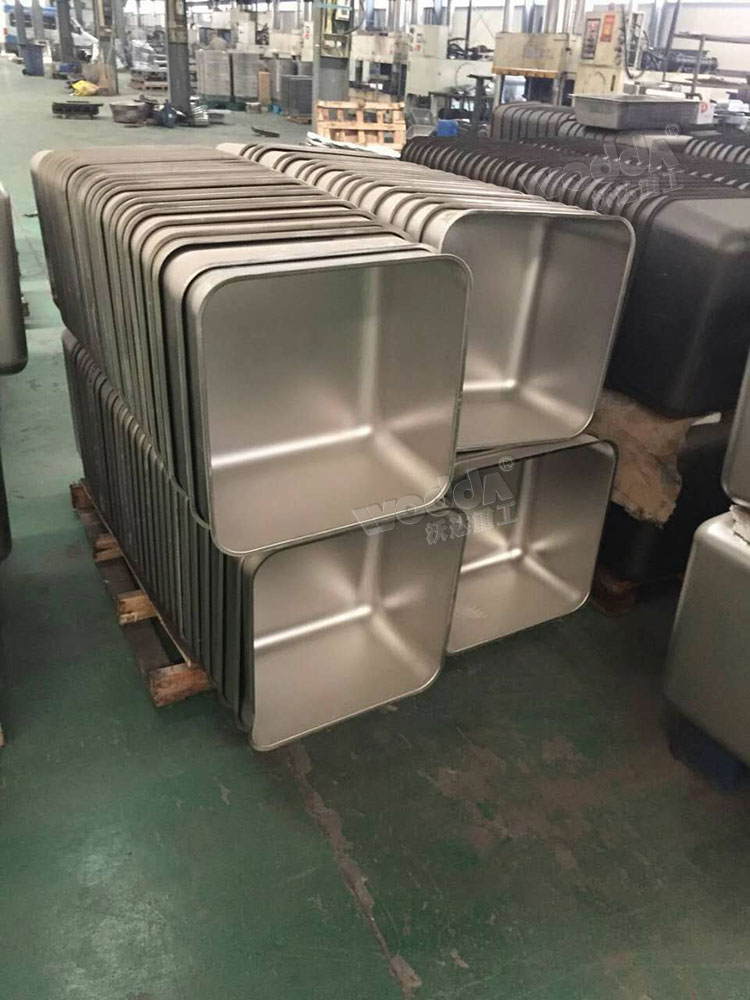 四柱(zhù)液壓機拉伸不鏽(xiu)鋼水槽成品