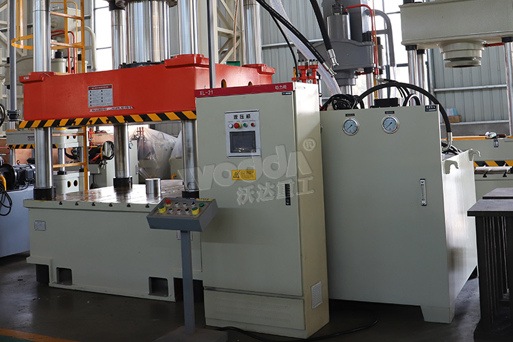 500噸液壓機（PLC動力櫃(gui)、移動控制台）