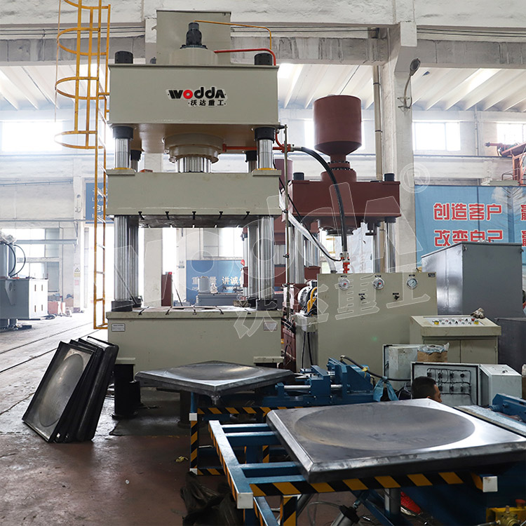 500噸(dun)不鏽鋼水箱(xiāng)液壓機