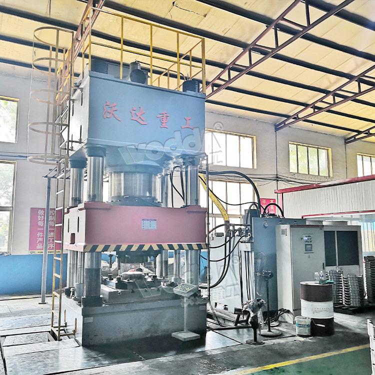 2000噸四柱液(ye)壓機