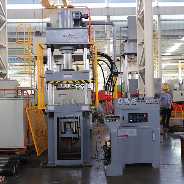 100噸(dun)拉伸機車間現貨(huo)