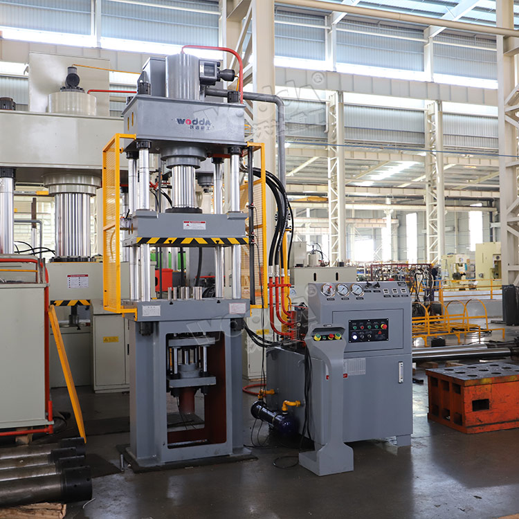 100噸四柱(zhù)拉伸機