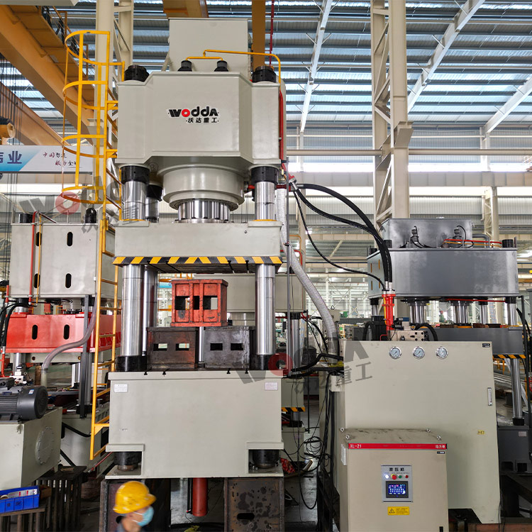 1000噸壓力(lì)機車間(jiān)實物