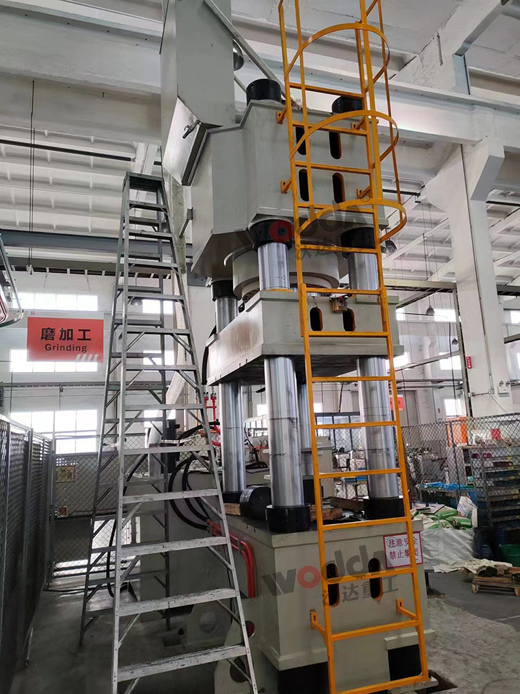 1000噸粉末(mò)成型液(ye)壓機