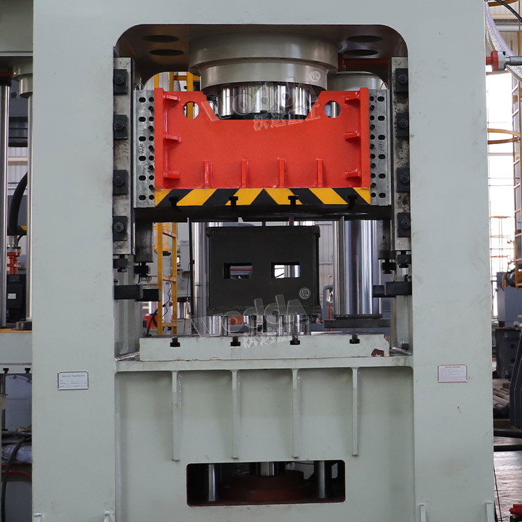 630T框架式(shi)液壓機機身（液(ye)壓墊）