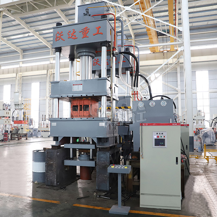 315噸四(sì)柱液壓(ya)機帶液(ye)壓墊