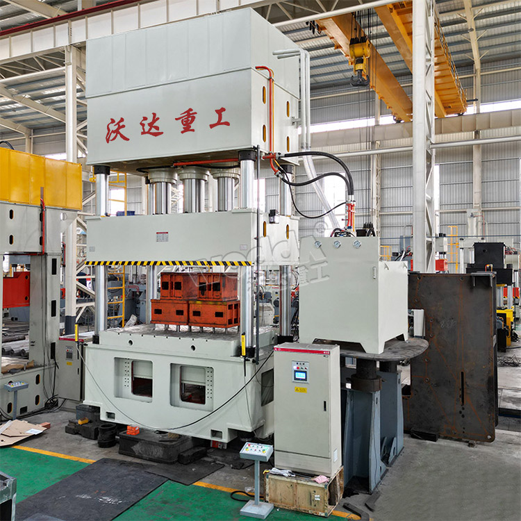 1000噸四柱液(ye)壓機帶液壓墊(niàn)