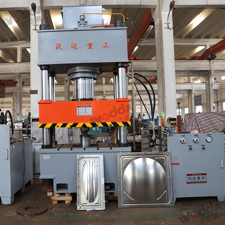 400噸不(bu)鏽鋼水箱闆(pǎn)拉伸液壓機(jī)