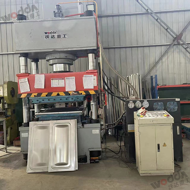 400噸巧克(kè)力水箱闆(pǎn)拉伸機