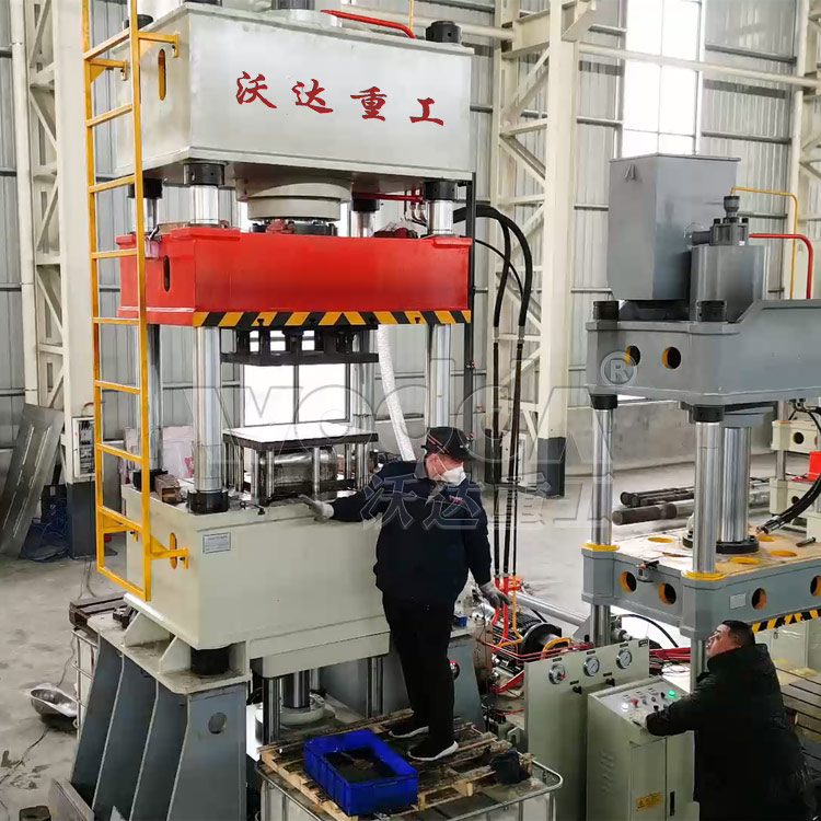 315噸不(bu)鏽鋼蹲便(bian)器拉伸機(jī)