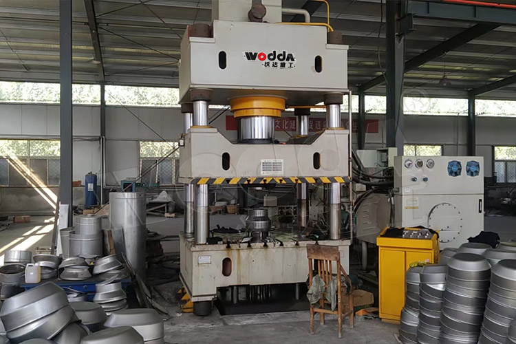 500噸(dūn)封頭拉伸(shēn)機