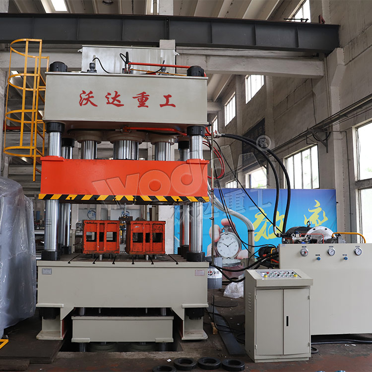 800噸汽車配件(jiàn)拉伸液壓機(ji)（四柱式）