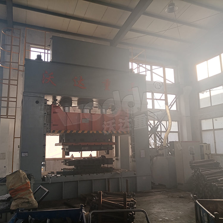 1000噸(dūn)汽車配件拉(lā)伸液壓機（框(kuang)架式）