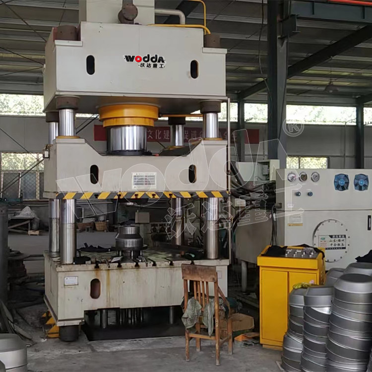 500噸不鏽(xiù)鋼封頭(tou)液壓機(ji)