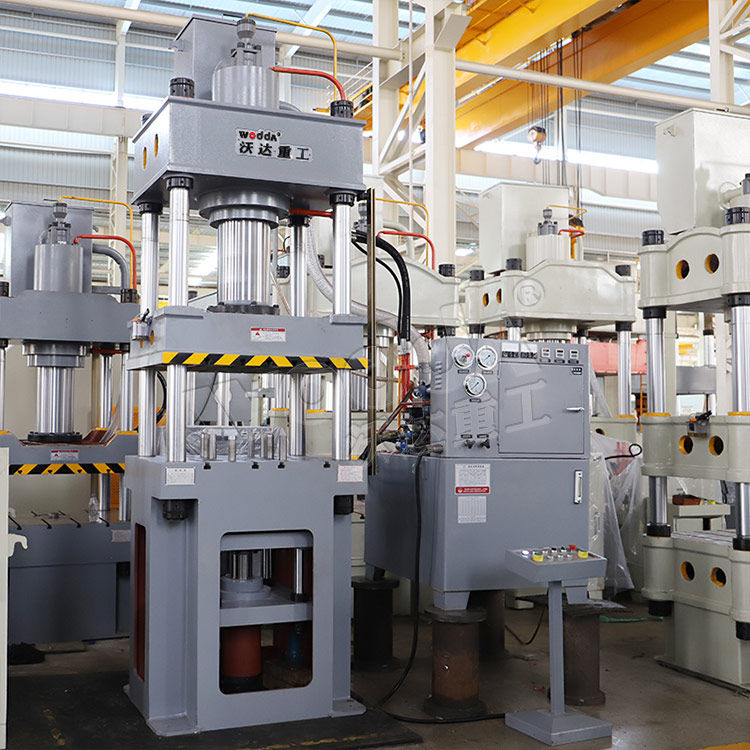 200噸三(sān)梁四柱(zhù)拉伸機(jī)