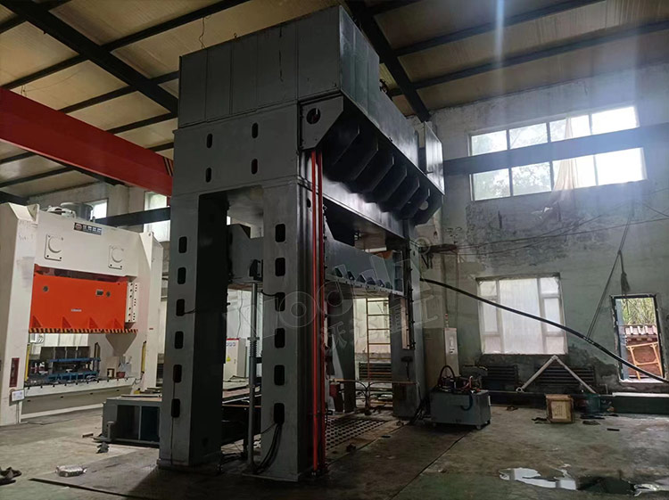 630噸框架(jia)式液壓(yā)機現場(chǎng)試機