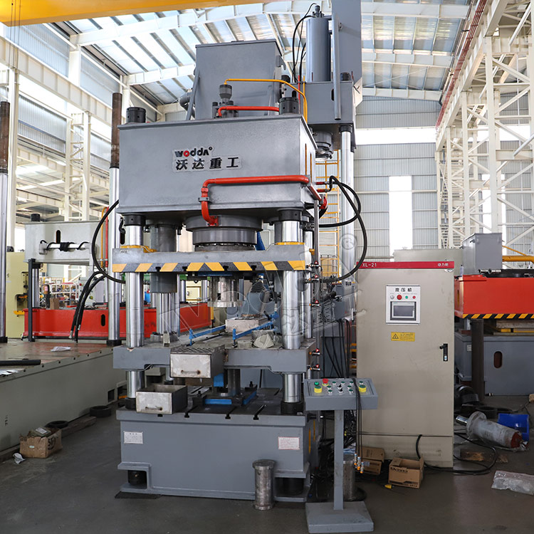 315噸全自動(dong)粉末成型液(ye)壓機