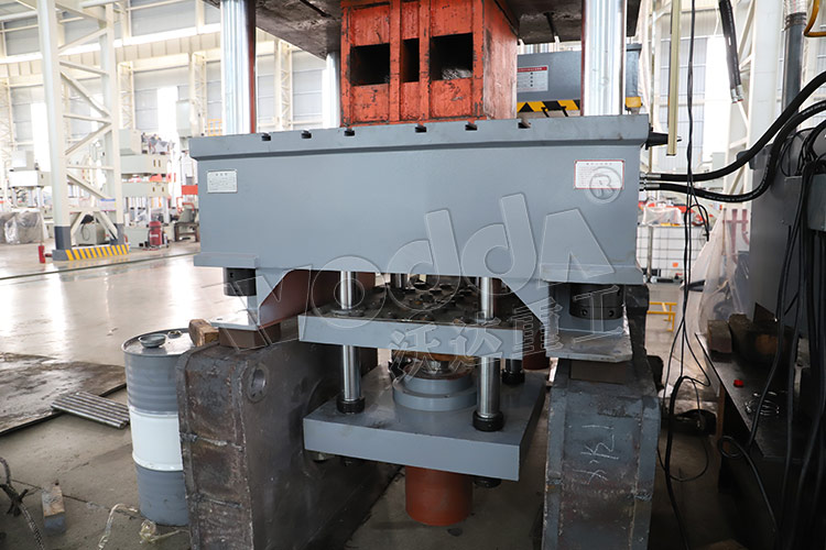 液壓(yā)墊多頂杆