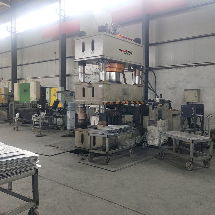 不鏽(xiu)鋼地溝蓋闆(pan)拉伸液壓機(jī)